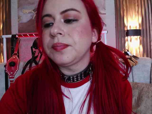Naty-slavedoll webcam