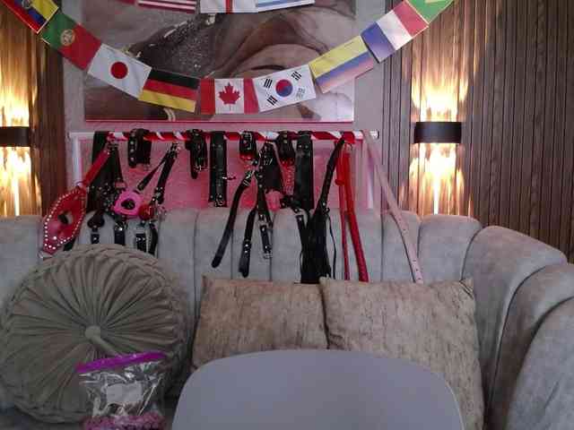 Naty-slavedoll webcam