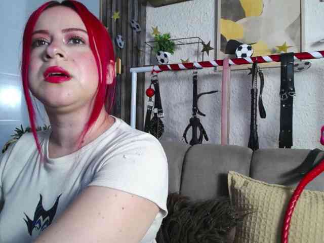 Naty-slavedoll webcam