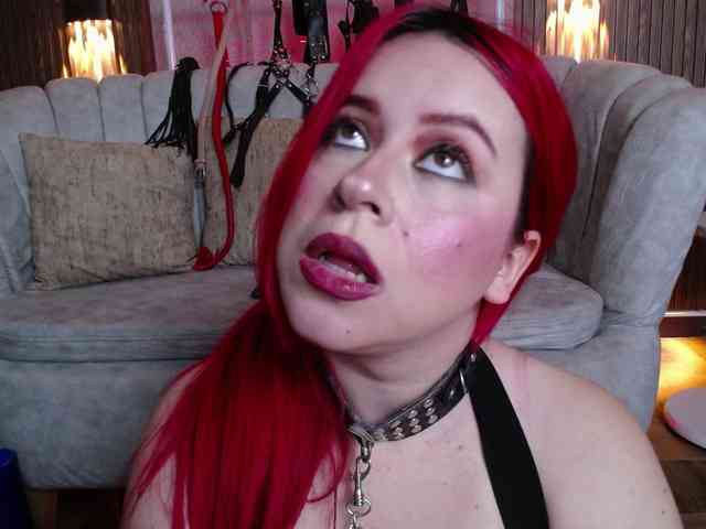 Naty-slavedoll webcam