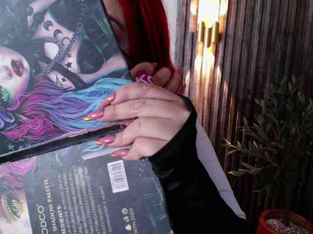 Naty-slavedoll webcam