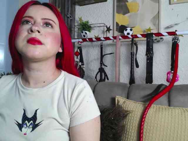 Naty-slavedoll webcam