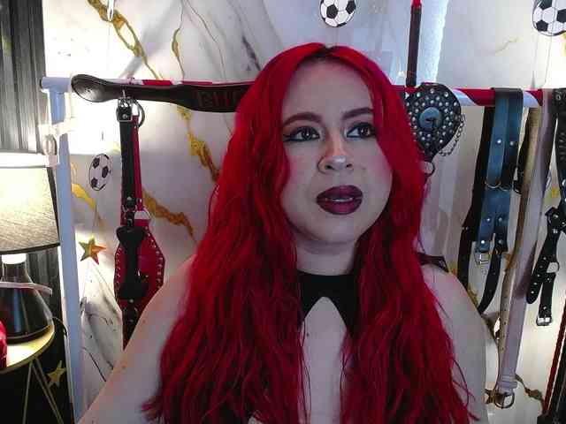 Naty-slavedoll webcam