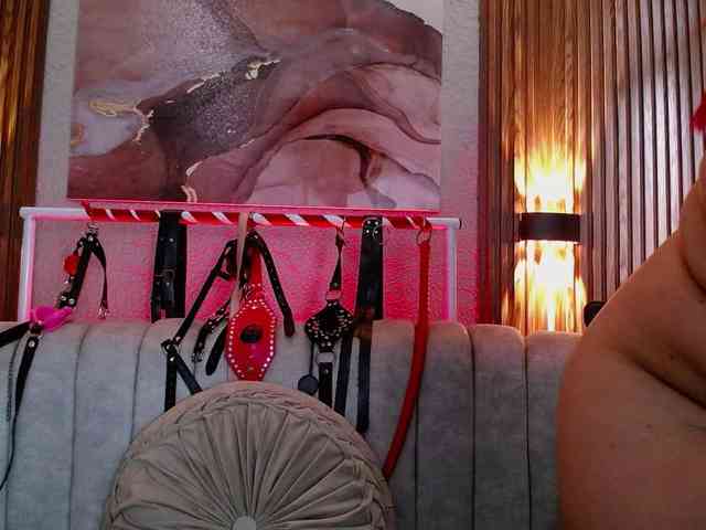 Naty-slavedoll webcam