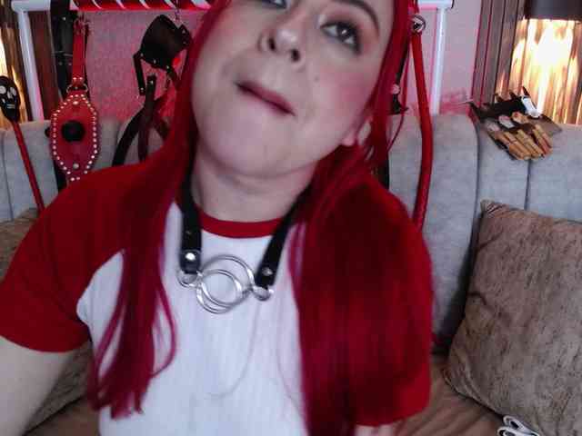 Naty-slavedoll webcam