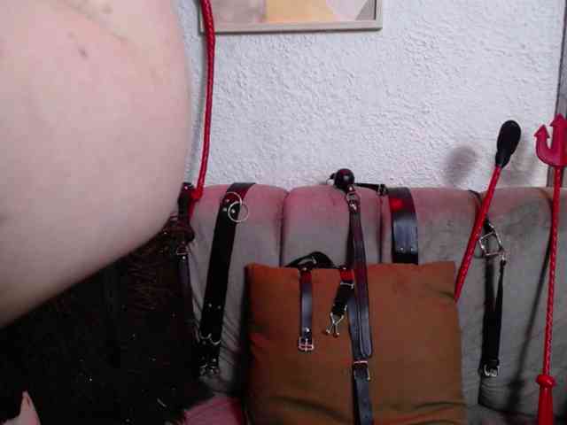 Naty-slavedoll webcam