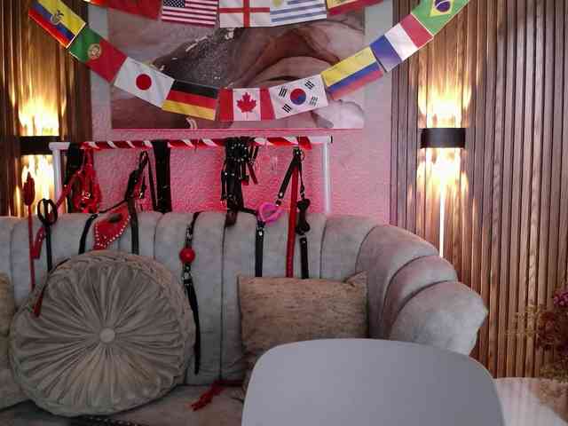 Naty-slavedoll webcam
