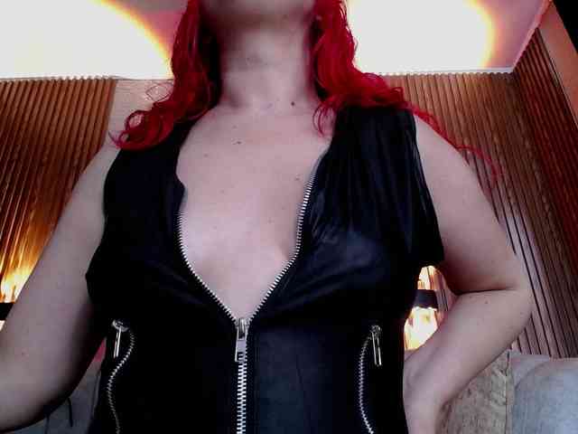 Naty-slavedoll webcam