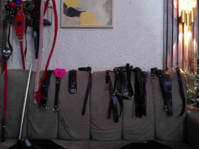 Naty-slavedoll webcam