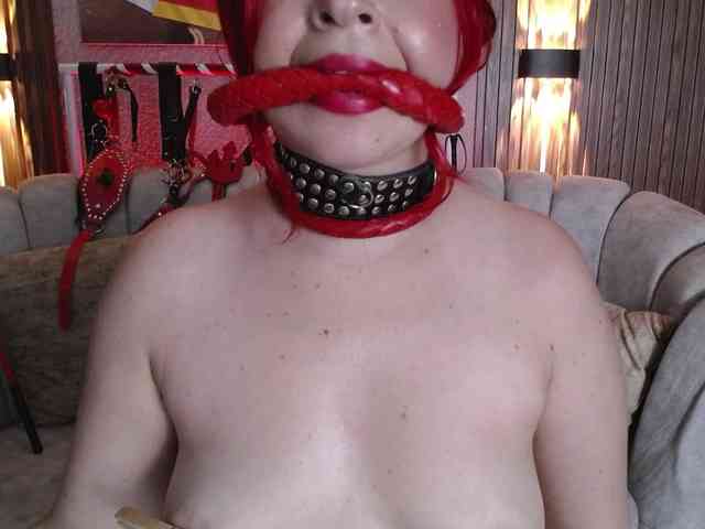 Naty-slavedoll webcam