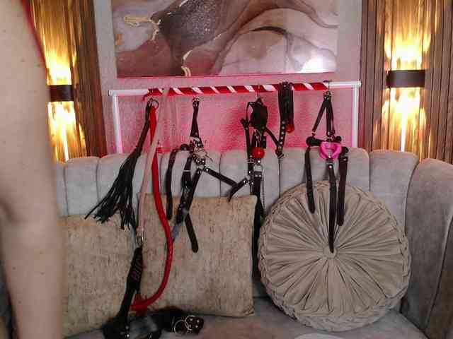 Naty-slavedoll webcam