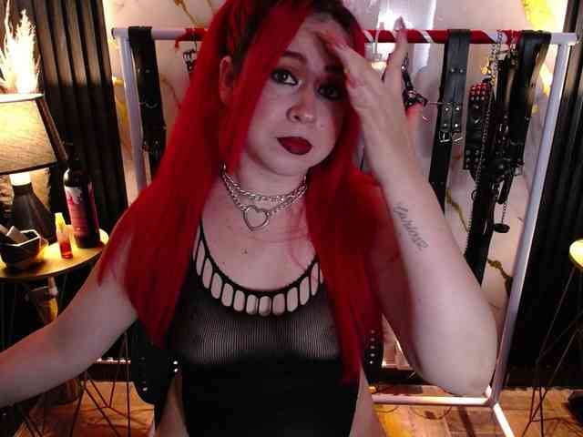 Naty-slavedoll webcam