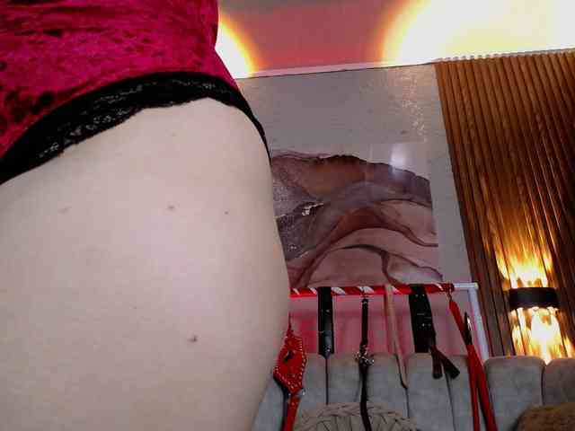 Naty-slavedoll webcam