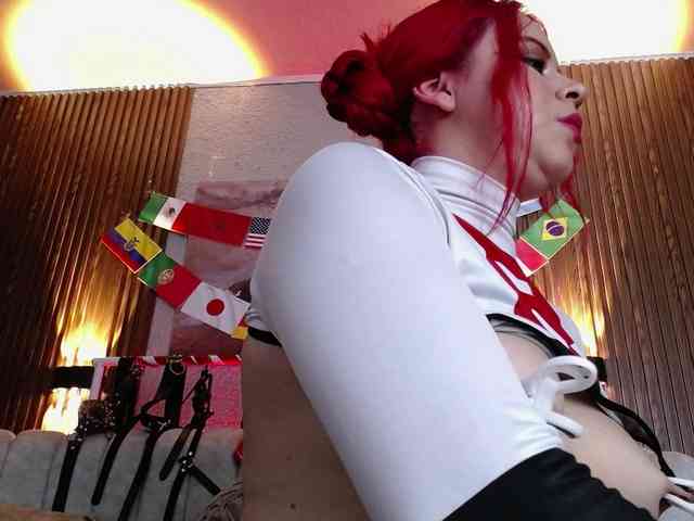 Naty-slavedoll webcam