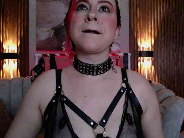 Naty-slavedoll webcam