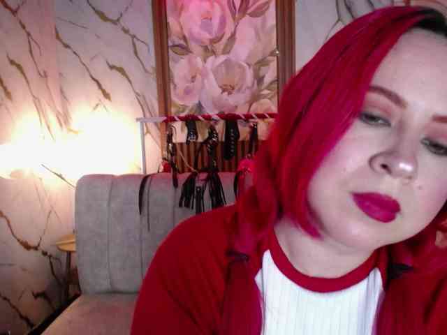 Naty-slavedoll webcam