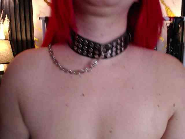 Naty-slavedoll webcam