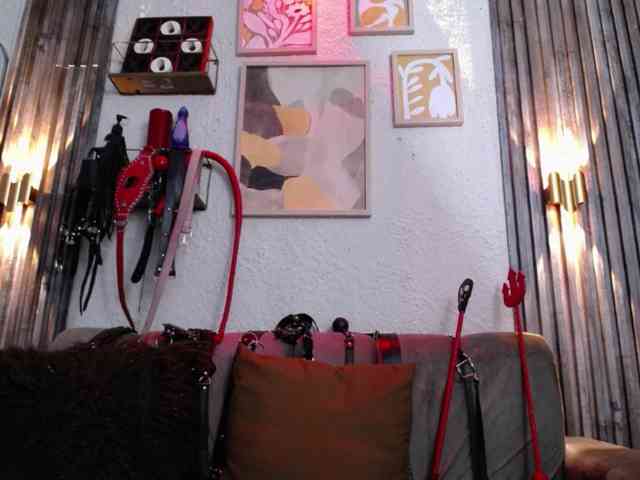 Naty-slavedoll webcam