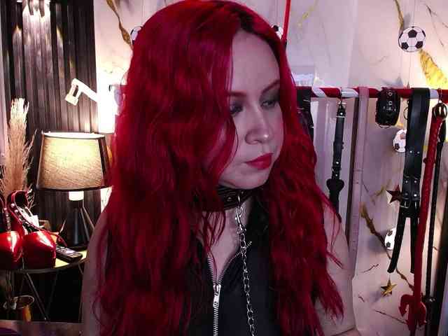 Naty-slavedoll webcam