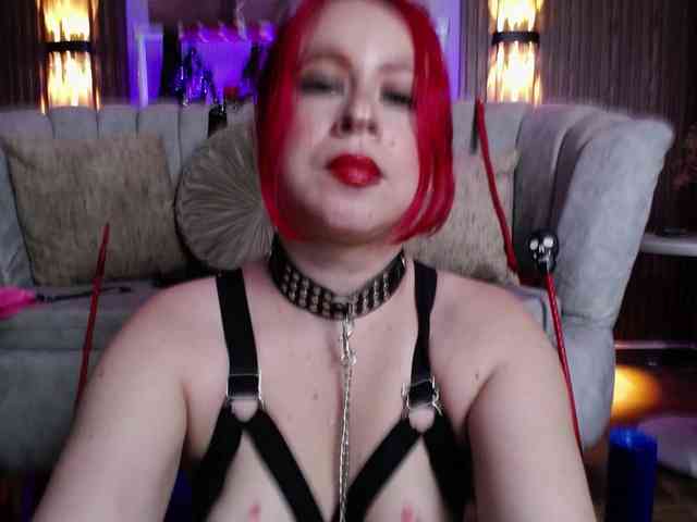 Naty-slavedoll webcam