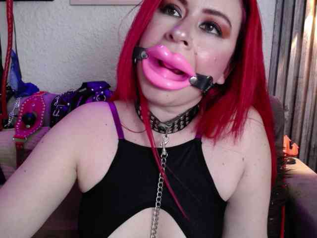 Naty-slavedoll webcam