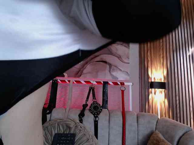 Naty-slavedoll webcam