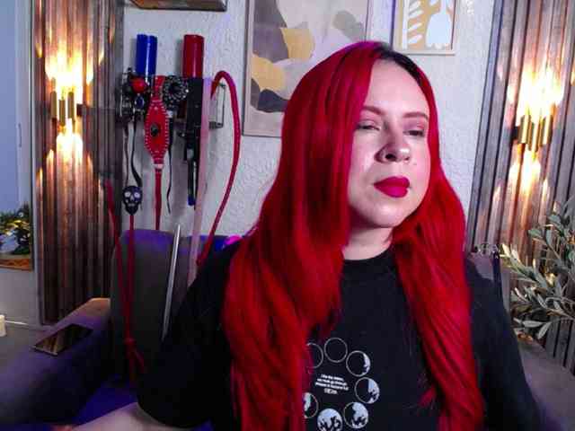 Naty-slavedoll webcam