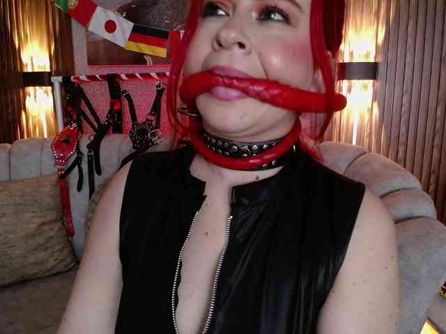 Naty-slavedoll webcam