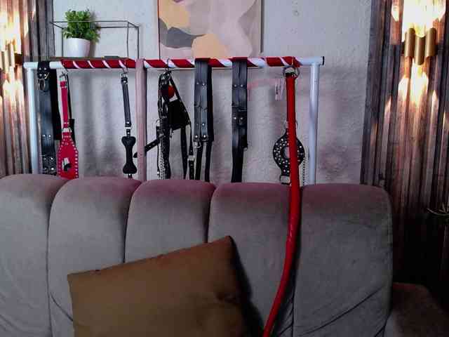 Naty-slavedoll webcam