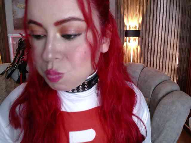 Naty-slavedoll webcam