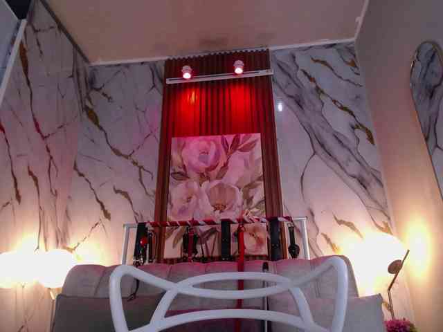 Naty-slavedoll webcam