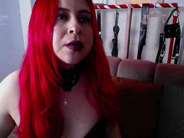 Naty-slavedoll webcam