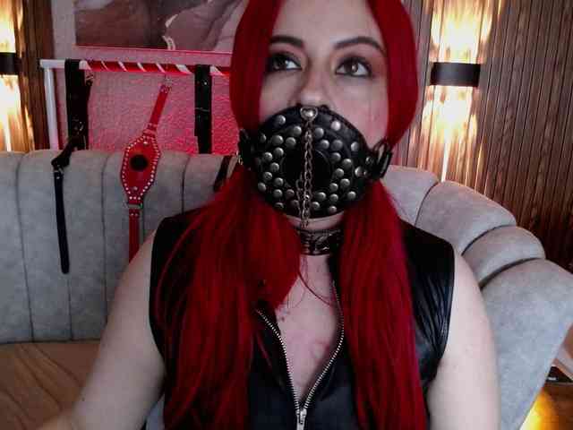 Naty-slavedoll webcam