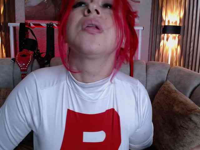 Naty-slavedoll webcam