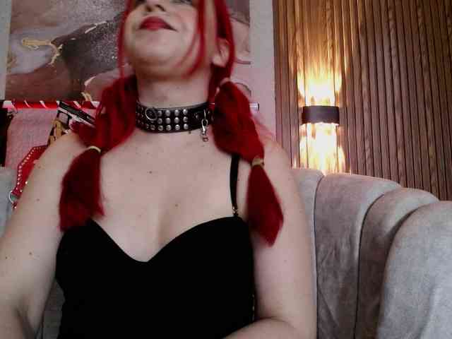 Naty-slavedoll webcam