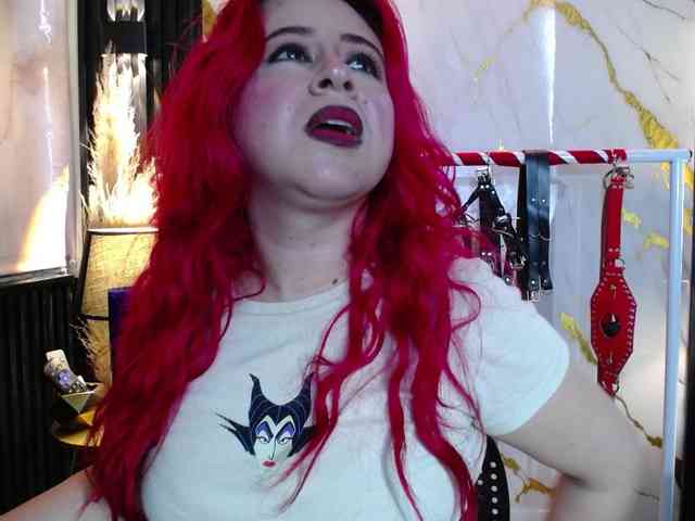 Naty-slavedoll webcam