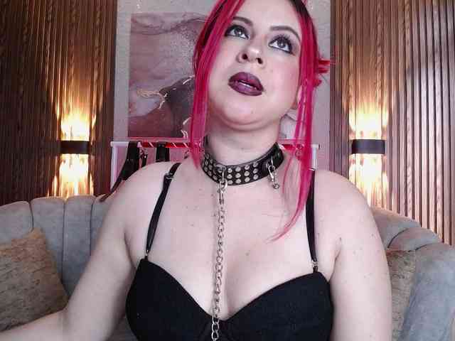 Naty-slavedoll webcam