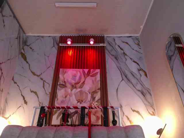 Naty-slavedoll webcam