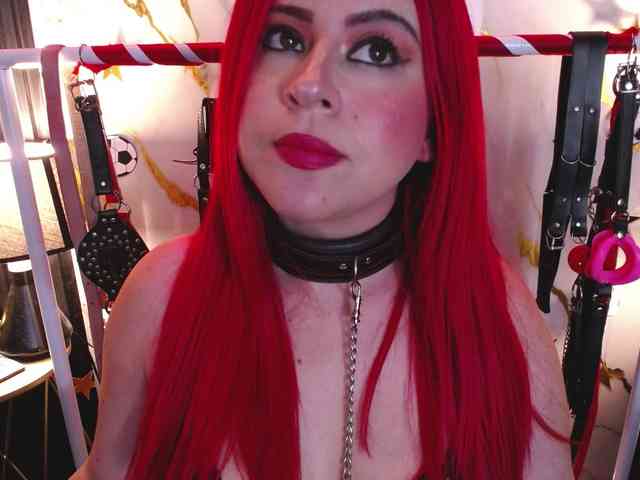 Naty-slavedoll webcam