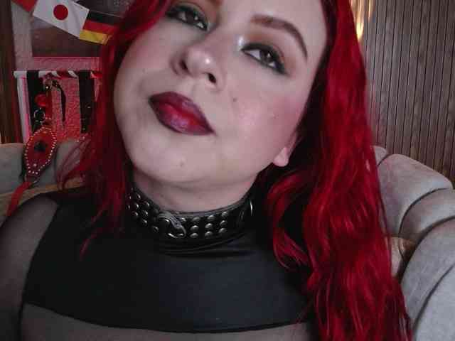 Naty-slavedoll webcam