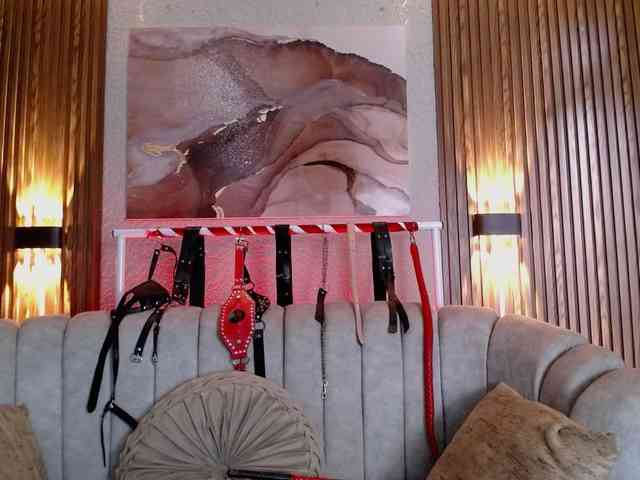 Naty-slavedoll webcam