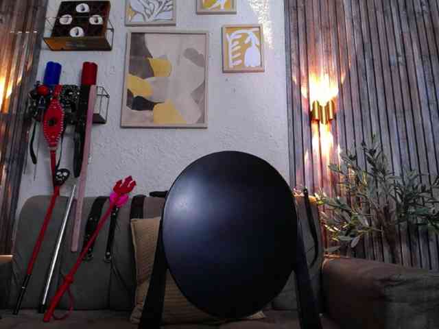 Naty-slavedoll webcam