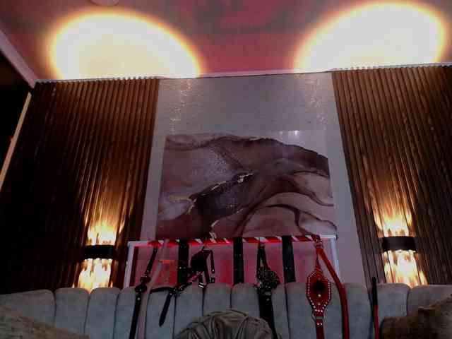 Naty-slavedoll webcam