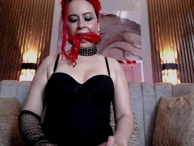 Naty-slavedoll webcam