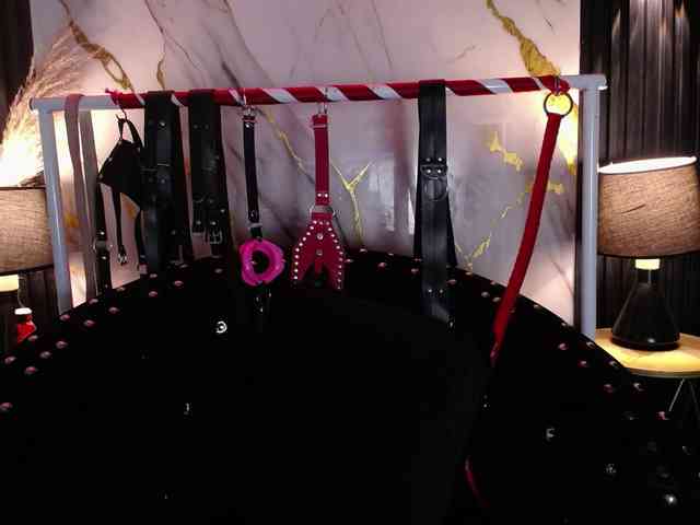 Naty-slavedoll webcam