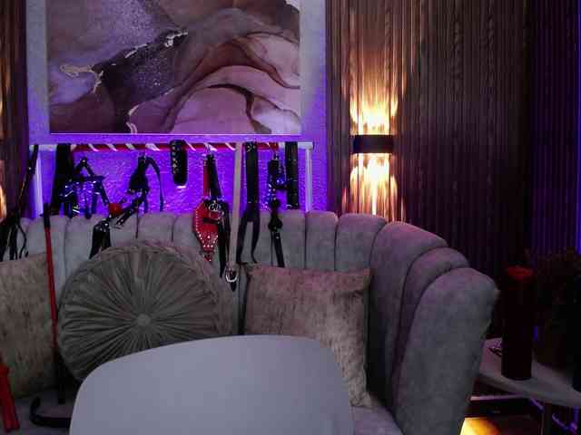 Naty-slavedoll webcam
