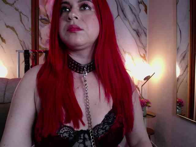 Naty-slavedoll webcam