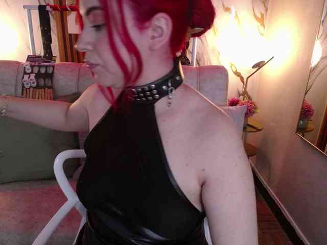 Naty-slavedoll webcam