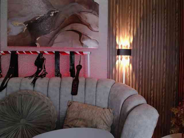 Naty-slavedoll webcam