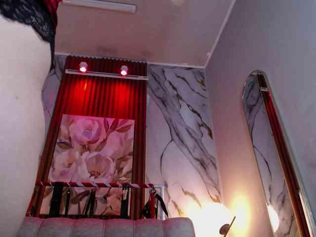 Naty-slavedoll webcam